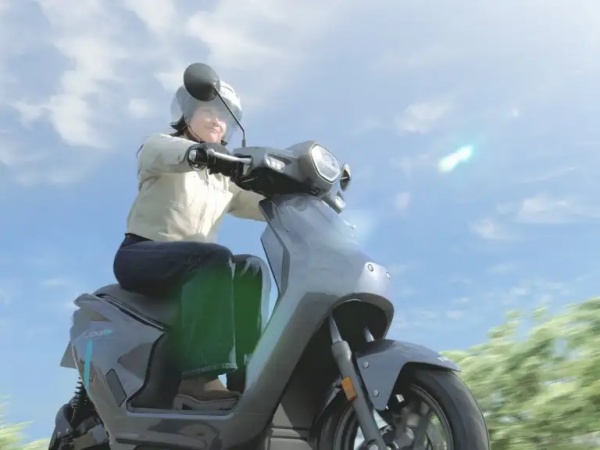 야마하가 혼다의 배터리 시스템을 탑재한 '조그 E'를 출시한다. [사진: 야마하]