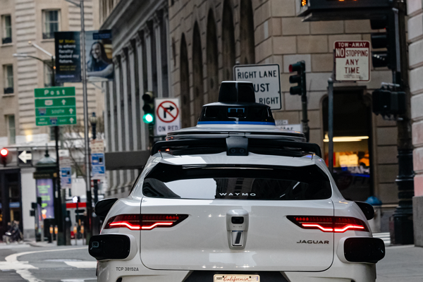 웨이모 로보택시, 6개월 만에 2배 성장...주간 45만회 돌파 - 뉴스 썸네일 이미지