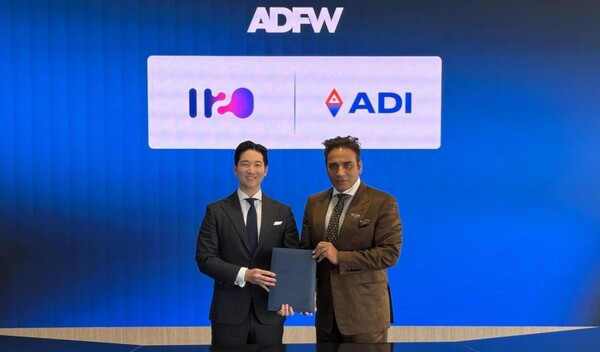 이웅희&nbsp;H2O&nbsp;대표(왼쪽)와&nbsp;아자이&nbsp;바티아&nbsp;ADI&nbsp;재단&nbsp;이사회&nbsp;의장이&nbsp;11일&nbsp;&lsquo;아부다비파이낸스위크(ADFW)&rsquo;에서&nbsp;블록체인&nbsp;인프라&nbsp;구축을&nbsp;위한&nbsp;파트너십&nbsp;계약을&nbsp;체결했다.