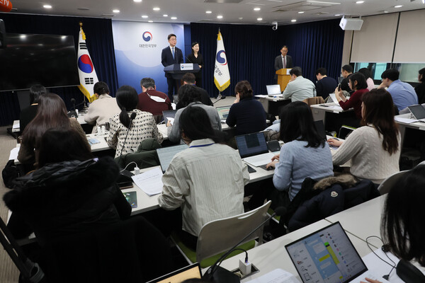 정부 '독파모' 패자부활전 가동...추가 공모로 판 다시 짠다 - 뉴스 썸네일 이미지