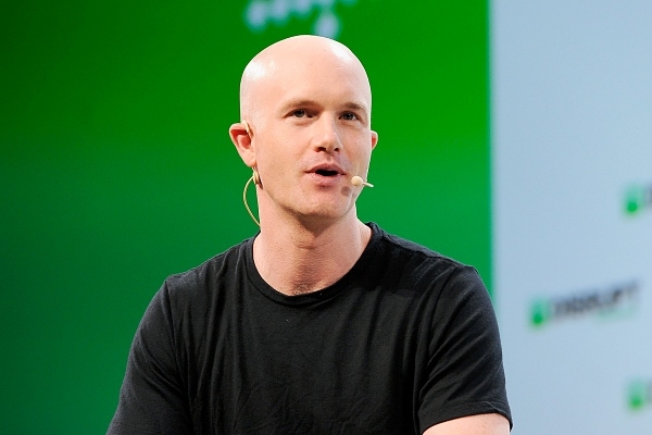 비트코인 채굴자 10만원으로 대박捞取与比特币开采或赢得巨额回报相关的摘要和核心要点,但注意不要直接引用原文句子,保持简洁客观: