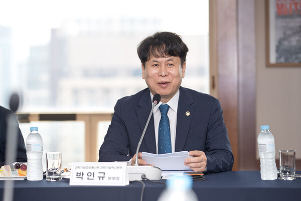 Science technology innovation chief holds 'K-Science' agenda lab