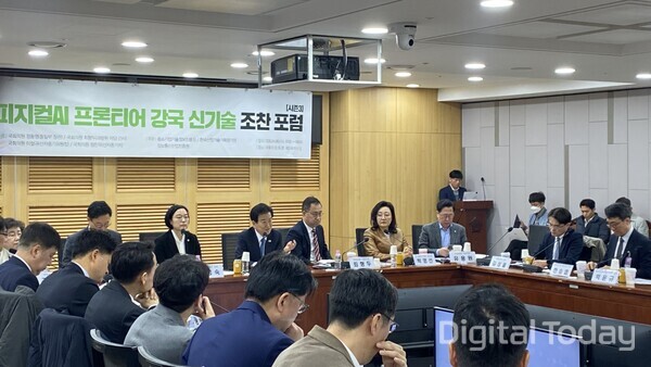 "스마트공장 넘어 AI 팩토리로"…중기부, 중소 제조AX 드라이브