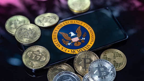 U.S. SEC nimmt XRP und Solana in neue Nasdaq-Anordnung auf und signalisiert institutionellen Einstieg für vier Kryptowährungen